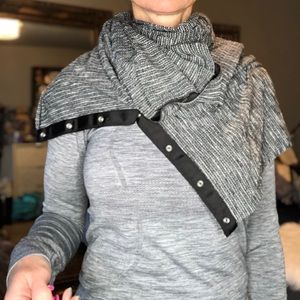 Lululemon Snap Scarf